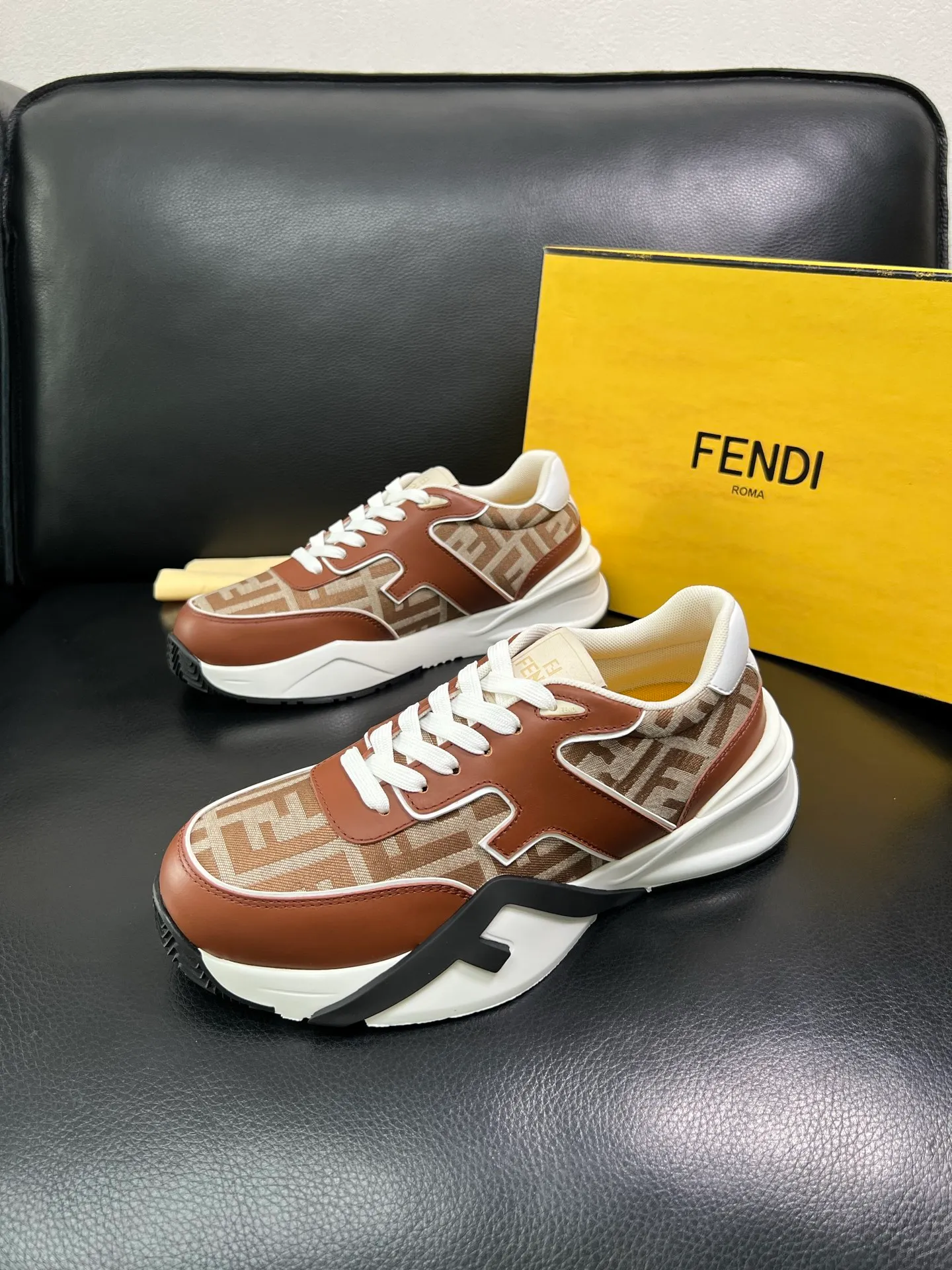 Men's shoes 💰840 FENDI top purchasing Fendi counters are equipped with the original factory, original fabrics imported from Italy, breathable and comfortable cowhide lining, soles: original soles specially provided by the original factory are super comfortable, original factory orders 🔍high quality, you can enter and exit the counter at will, welcome to compare, code number 39-44 (customized 38-45) 85856